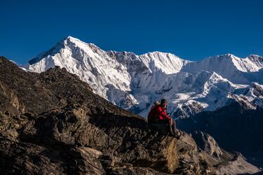 
Conocida como la Diosa Turquesa, es uno de los ochomiles más accesibles, lo que la ha convertido en una de las montañas más frecuentadas por alpinistas.