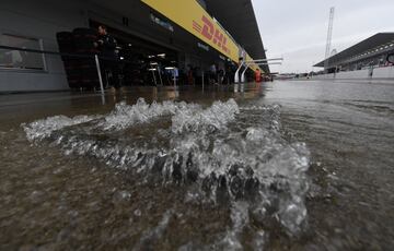 Los barcos de papel amenizan la lluvia en Suzuka