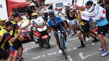 Nairo Quintana rueda en solitario durante la 18ª etapa del Tour de Francia 2019 entre Embrun y Valloire.