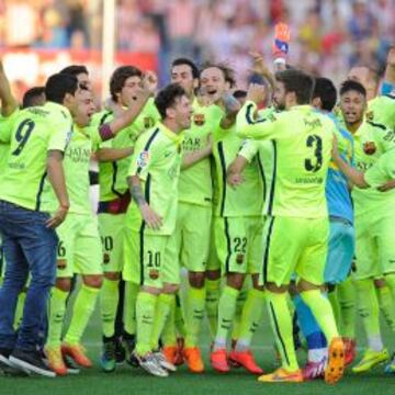 Los jugadores celebran el título.