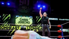 Chris Jericho regresó a la Arena México para atacar a Místico.