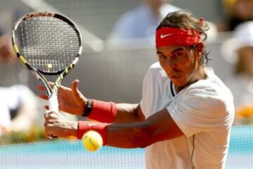 Rafa Nadal devuelve la bola a David Ferrer durante el partido de cuartos de final del Mutua Madrid Open, con victoria del manacorí.