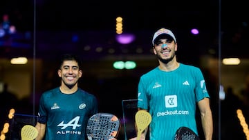 Fede Chingotto y Ale Galán posan como campeones del Alemania P2 de Premier Padel.