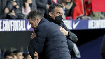 Luis García saluda a Simeone.