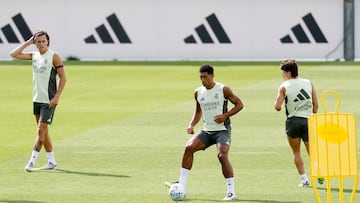12/09/25 ENTRENAMIENTO REAL MADRID BELLINGHAM GRUPO