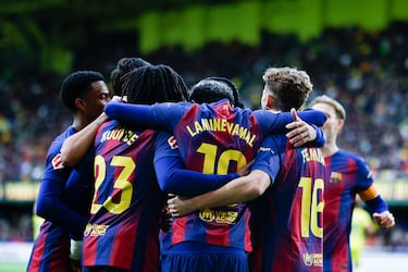 Raphinha celebra con sus compañeros el 0-1 al Villarreal.