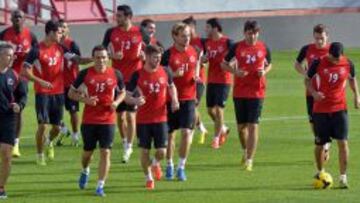 La plantilla sevillista prepara el choque ante el Real Madrid.