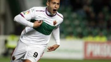 Sergio León celebra el segundo gol del Elche.