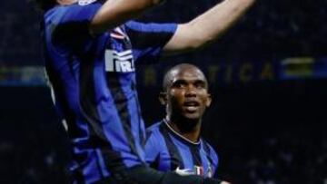 <b>VENTAJA. </b>Milito celebra su gol al CSKA. Etoo corre a abrazarle.