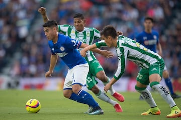 La incapacidad de anotar ante su gente hizo evidente que el Cruz Azul comenzaba a encontrar problemas con su forma de operar, pero el invicto permanecía y eso hacía soñar a sus fanáticos.