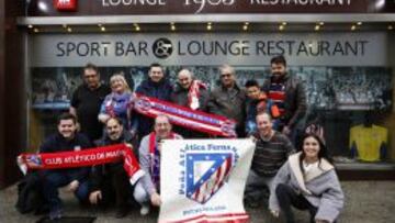 Las peñas del Atlético, en la puerta del Sport 1903, confían en un triunfo rojiblanco.