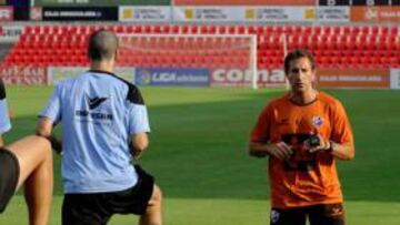 <b>INTENSIDAD. </b>Gerardo Izaguirre da órdenes al grupo en una sesión.