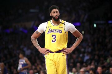 Davis es un ‘cuatro’ imparable: combina altura con un juego de pies en la zona soberbio, además de tener una lanzamiento exterior tanto a media como a larga distancia mucho más que aceptable. Inicia su segunda temporada en los Lakers tras concluir una primera sensacional, coronada con su primer anillo y siendo uno de los jugadores vitales durante todos los playoffs. Al igual que LeBron, renovó con la franquicia angelina: cinco años por 190 millones de dólares. Es el presente y el futuro de los Lakers.