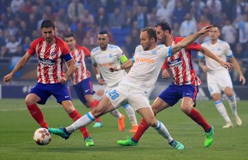 Valere Germain con Diego Godín and Gabi.