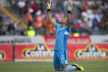 El campeón olímpico en Londres 2012 por fin tiene la oportunidad de mostrar su calidad en Liga MX, después de temporadas de ‘errante’ andanza por diversos clubes. Ha sido pieza clave para que Lobos BUAP abandone el sótano del cociente y su capacidad bajo el arco ha quedado demostrada en el presente Apertura 2018.