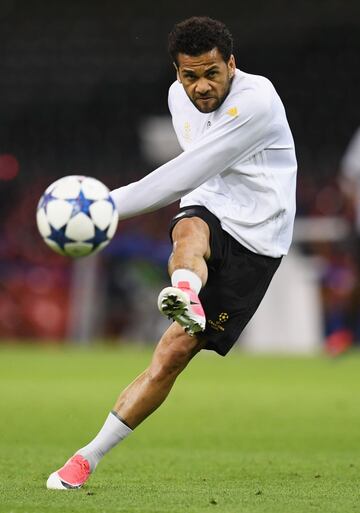 Dani Alves.