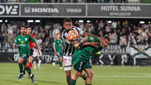 Los errores defensivos ponen en riesgo la permanencia