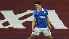 Steven Alzate celebrando su gol con Brighton ante Liverpool.