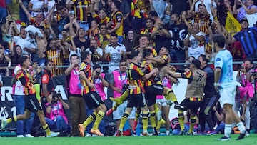 Arturo Ledesma celebrates his goal 1-0 of Leones Negros during the final second leg match between Leones Negros de la UDG and Jaiba Brava de Tampico Madero as part of the Liga BBVA Expansion MX, Torneo Clausura 2025 at Jalisco Stadium on May 24, 2025 in Guadalajara, Jalisco, Mexico.