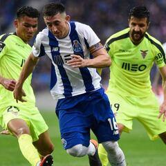Héctor Herrera participa en la victoria del Porto
