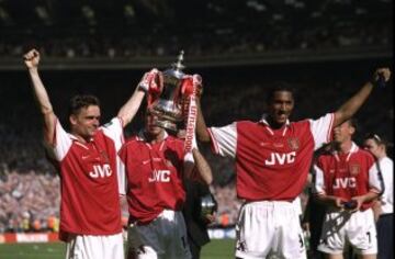 1998. El Arsenal de Wenger consigue la FA Cup tras ganar al Newcastle.