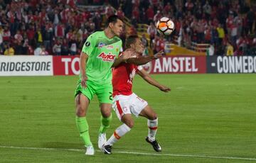 Anderson Plata en acción durante el juego entre Santa Fe y Táchira.