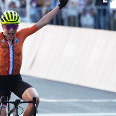 ¡Increíble! Van Vleuten celebra el oro en ciclismo en ruta... sin saber que en realidad era segunda