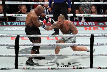 US retired pro-boxer Mike Tyson (L) and US YouTuber/boxer Jake Paul (R) fight 