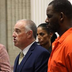 Ex-novia de R. Kelly confiesa que éste la forzó a un pacto suicida