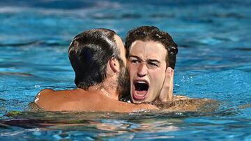 Water Polo - FINA World Championships - Men's Gold Medal Match - Italy v Spain - Alfred Hajos Swimming Complex, Budapest, Hungary - July 3, 2022 Spain players celebrate after winning Men's Gold Medal Match REUTERS/Marton Monus