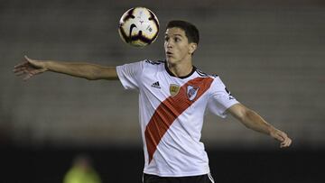 Argentina's River Plate midfielder Ignacio Fernandez eyes the ball during the Copa Libertadores group A football match against Chile's Palestino at the Monumental stadium in Buenos Aires, Argentina, on March 13, 2019. (Photo by JUAN MABROMATA / AFP)