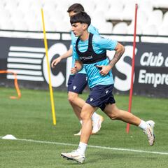 Oficial: Gonzalo Pastor, traspasado al Famalicao de Portugal