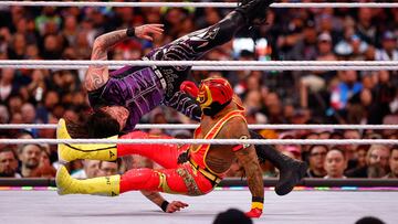 Rey Mysterio derrota a Dominik Mysterio en WrestleMania 39, con ayuda de Bad Bunny