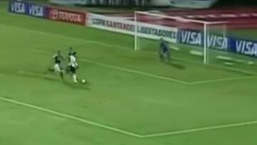 ¿Lo repetirá? El recordado gol de Barrios ante Palmeiras el 2009