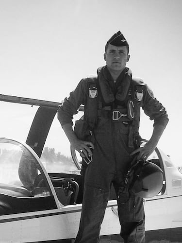 “Hace cuatro años me caí desde un avión, murió gente... Después del trauma, volví a volar y rompí tres récords mundiales”