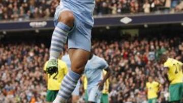 Agüero lidera al City en la goleada frente al Norwich