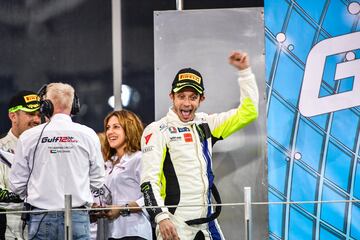 El piloto se reencontr車 con la victoria fuera de MotoGP, fue en las 12 Horas de Abu Dabi al volante de un Ferrari 488 GT3 del equipo suizo Kessel Racing.