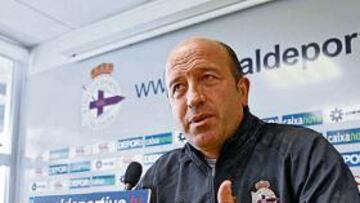 <b>AUTOCRÍTICO. </b>Lotina analizó ayer los defectos del equipo y reconoció que él también tiene parte de culpa en ellos.