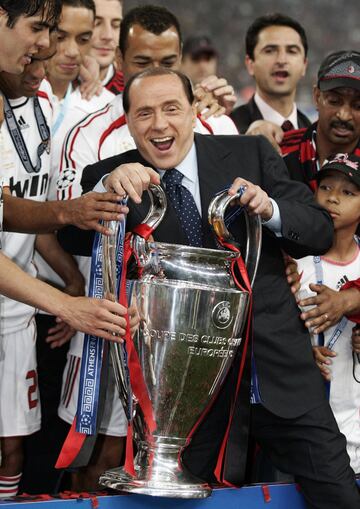 El milanés es uno de los hombres más poderosos de Italia. Presidió el AC Milan desde 1986 hasta 2017 rodeado de todos sus problemas con la Justicia (corrupción, fraude fiscal...)