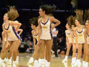 Las cheerleaders de los Angeles Lakers.