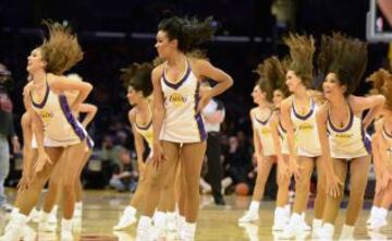 Las cheerleaders de los Angeles Lakers.