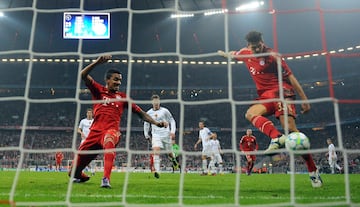 El Bayern tena su mente puesta en llegar a la final en su estadio. Y en la ida de octavos el Basilea le sorprendi en Suiza y gan 1-0. Para la vuelta en Mnich fue a por todas y no dio opcin al equipo suizo. Mario Gmez anot 4 goles, Arjen Robben 2 y Thomas Mller 1. 