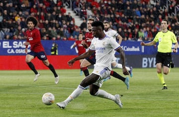 1-3. Lucas V¨¢zquez marca el tercer gol tras una asistencia de Vinicius Junior.