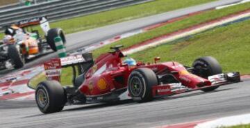 Fernando Alonso durante la carrera de fórmula uno del Gran Premio de Malaisia, en el Circuito Internacional de Sepang.