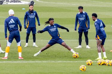 Mucho ruido y muchas nueces