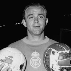 27S: Di Stefano juega su primer partido oficial con el Madrid