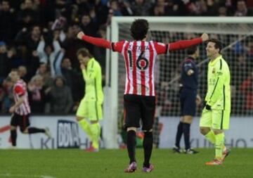 Etxeita celebra el 1-2 de Mikel Rico.