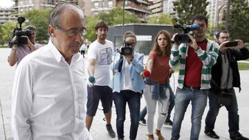 El el exgerente de Osasuna, Ángel Vizcay llega al Palacio de Justicia de Navarra donde ha declarado como investigado por la salida de dinero de las cuentas de la entidad osasunista a la sociedad pantalla holandesa Castelino BV. EFE/Jesús Dig