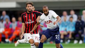 Moura (derecha), en un amistoso de Tottenham ante el Mil&aacute;n. 