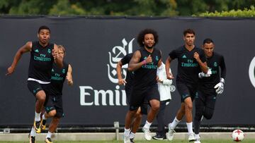 MIA19. LOS ÁNGELES (CA, EE.UU.), 25/07/2017.- De izquierda a derecha, los jugadores del Real Madrid Casemiro, Luka Modric, Marcelo Vieira, Achraf Hakimi y Keylor Navas
participan en un entrenamiento hoy, martes 25 de julio 2017, en las instalaciones de la Universidad de California (UCLA), en Los Ángeles, California (EE.UU.). EFE/Saalik Khan